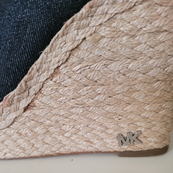 Michael Kors Hastings Mule Blue Fabric Peep Toe Wedge Size 7.5 - Picture 5 of 9